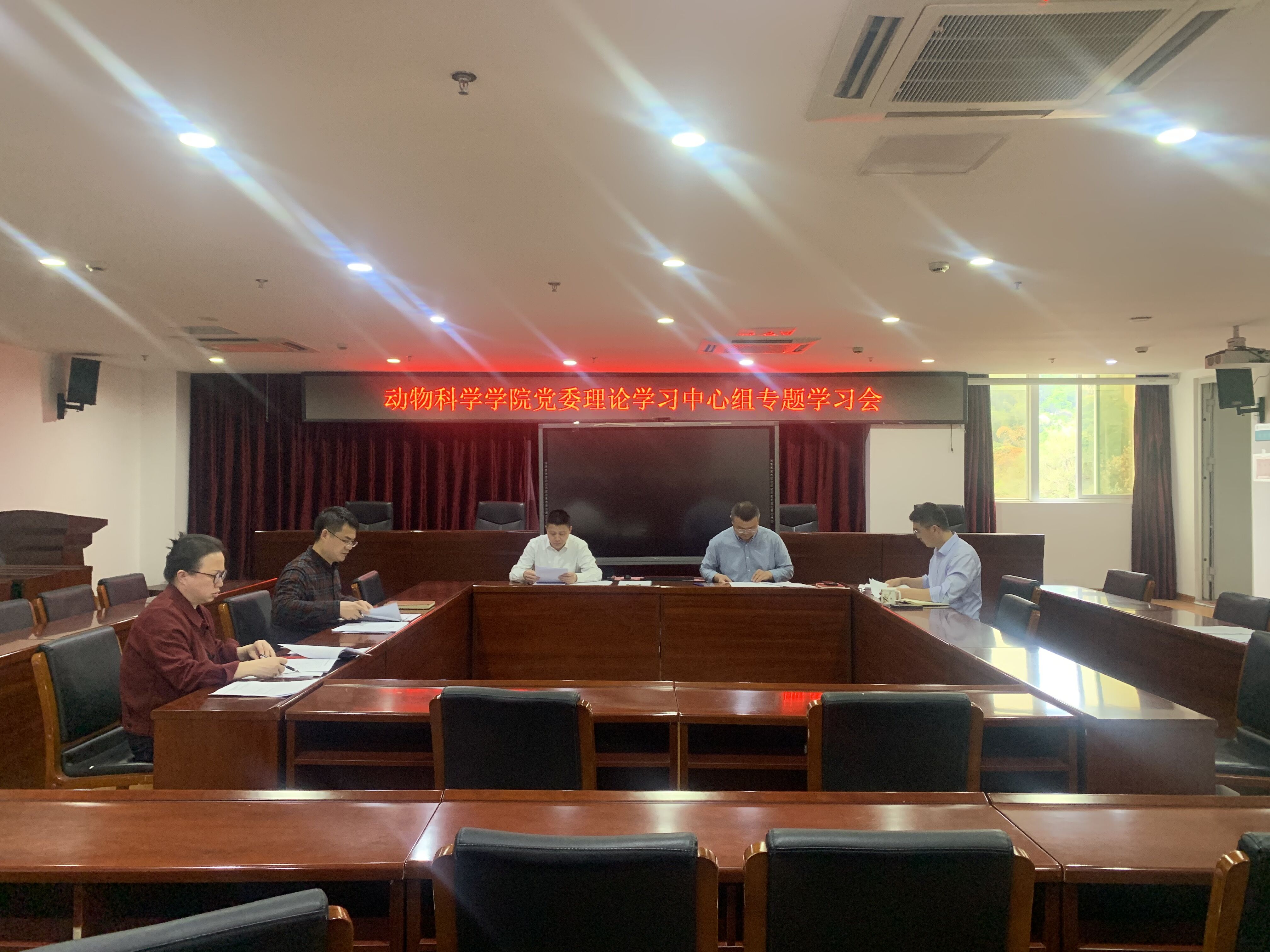 1会议现场.jpg 1会议现场.jpg